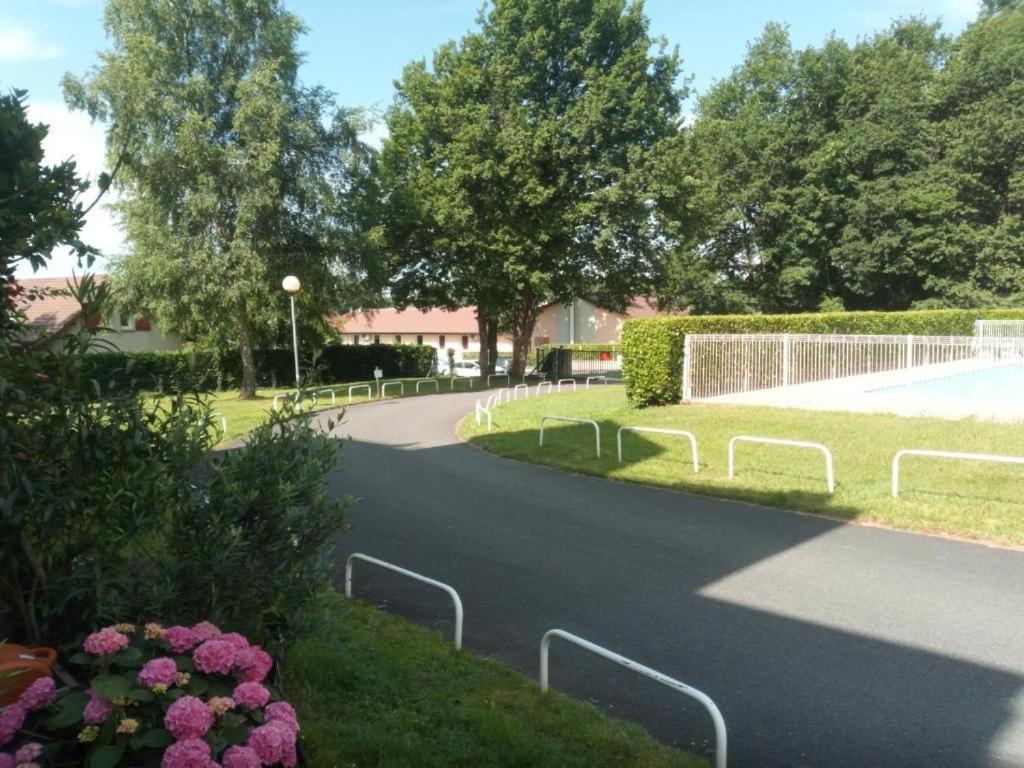 Le Petit Park-Studio-Terrasse- Piscine-Wifi Fibre Apartment Pau Luaran gambar